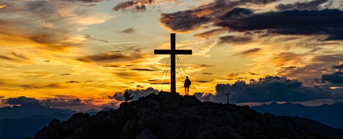 Kreuz als Hoffnungszeichen_AdobeStock_1651259328